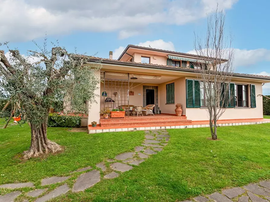 Immagine 2 di Villa in vendita  a San Giuliano Terme