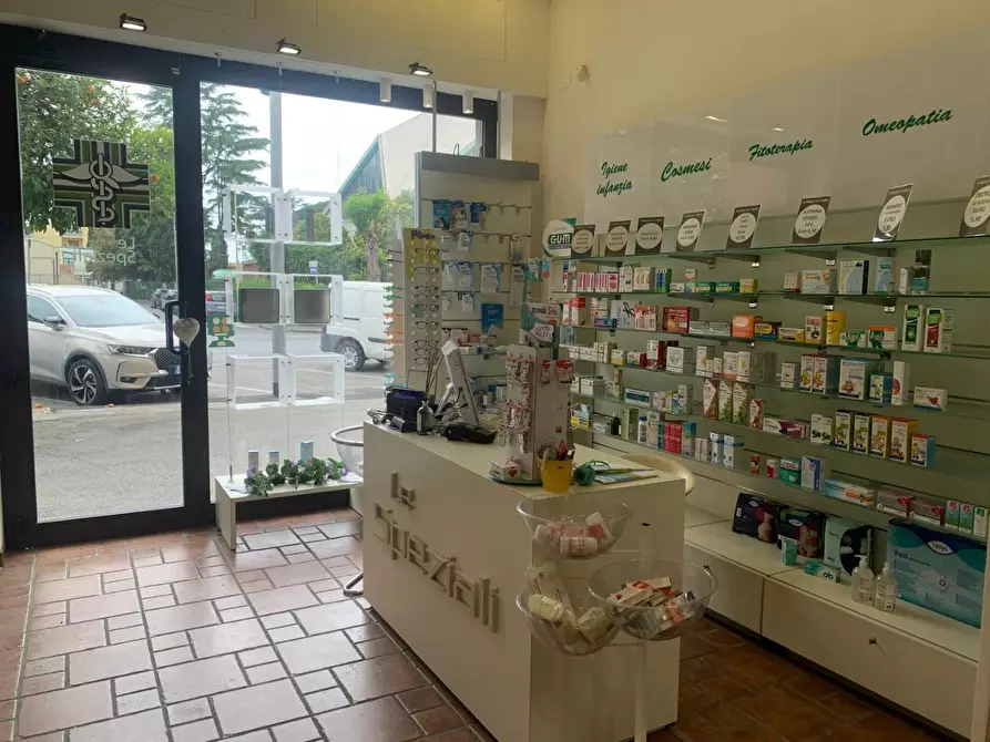 Immagine 1 di Locale commerciale in vendita  a Livorno