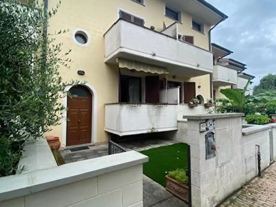 Immagine 29 di Villetta a schiera in vendita  a Santa Croce Sull'arno