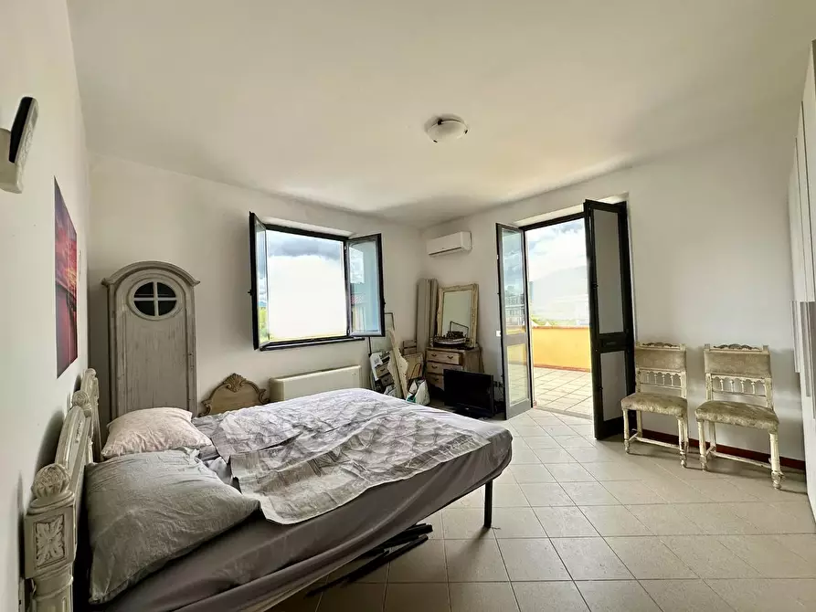 Immagine 7 di Appartamento in vendita  a Lucca