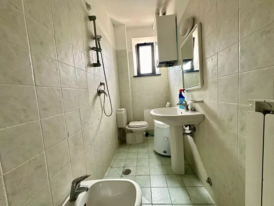 Immagine 12 di Appartamento in vendita  a Lucca