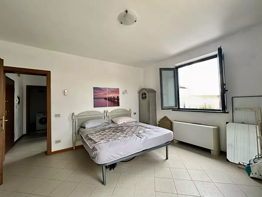 Immagine 8 di Appartamento in vendita  a Lucca