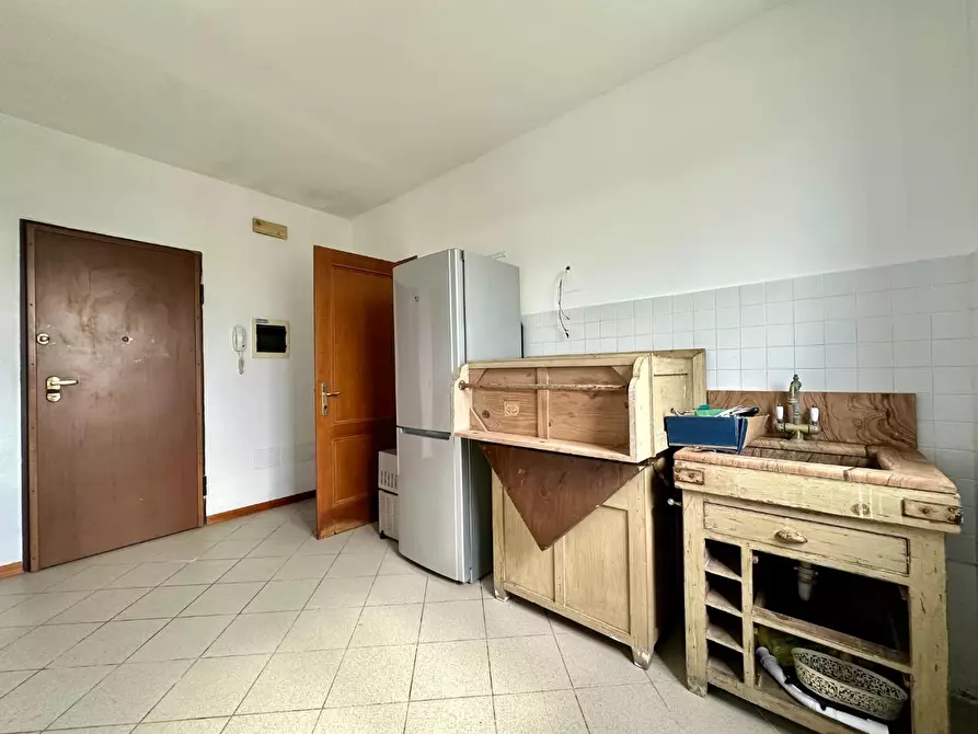 Immagine 5 di Appartamento in vendita  a Lucca