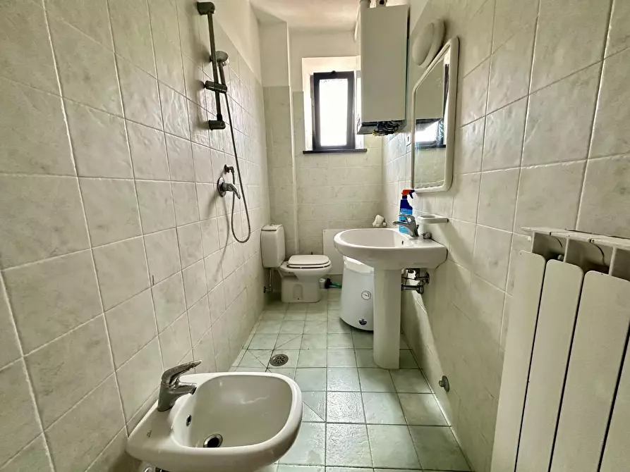 Immagine 13 di Appartamento in vendita  a Lucca