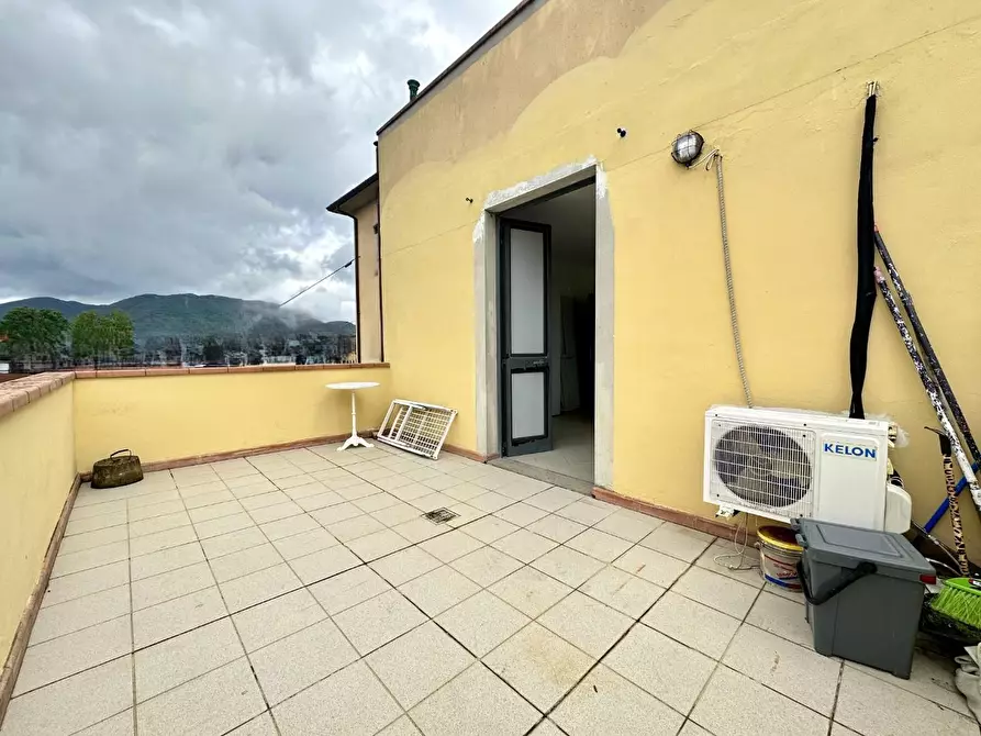 Immagine 16 di Appartamento in vendita  a Lucca