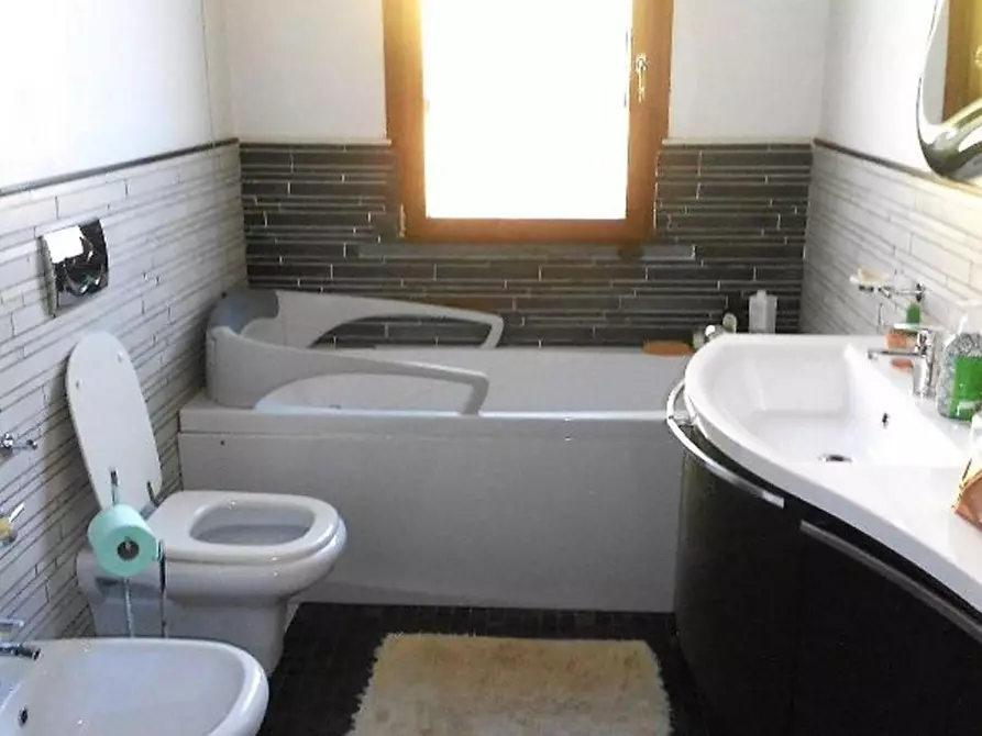 Immagine 39 di Villa in vendita  a Seravezza