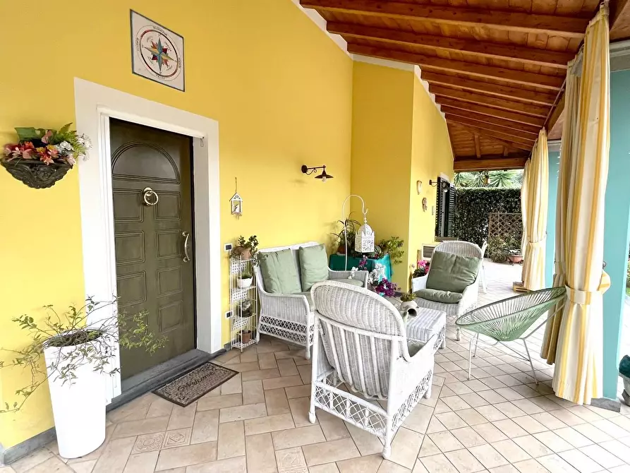 Immagine 5 di Villa in vendita  a Seravezza