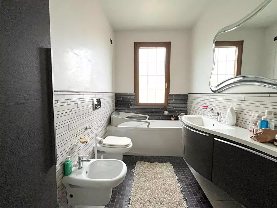 Immagine 40 di Villa in vendita  a Seravezza