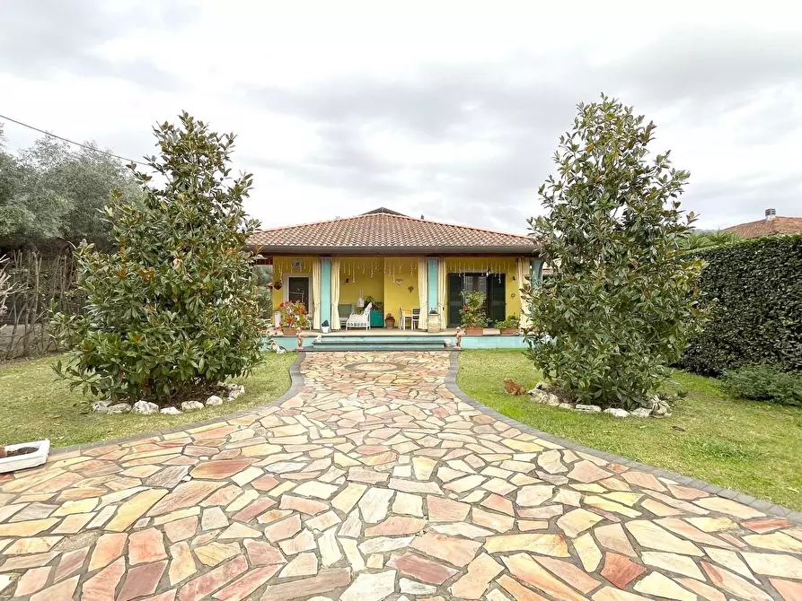 Immagine 3 di Villa in vendita  a Seravezza