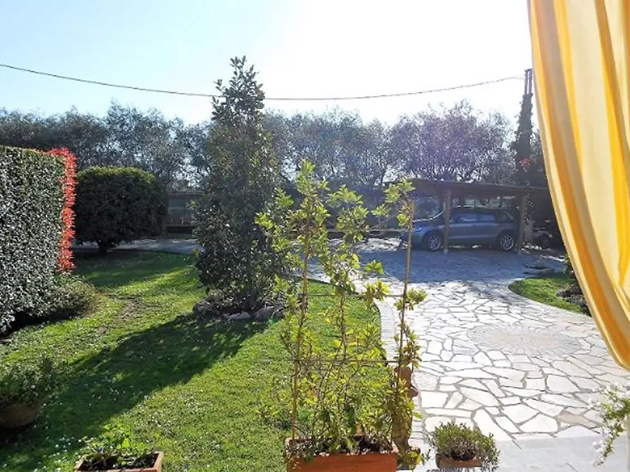 Immagine 22 di Villa in vendita  a Seravezza