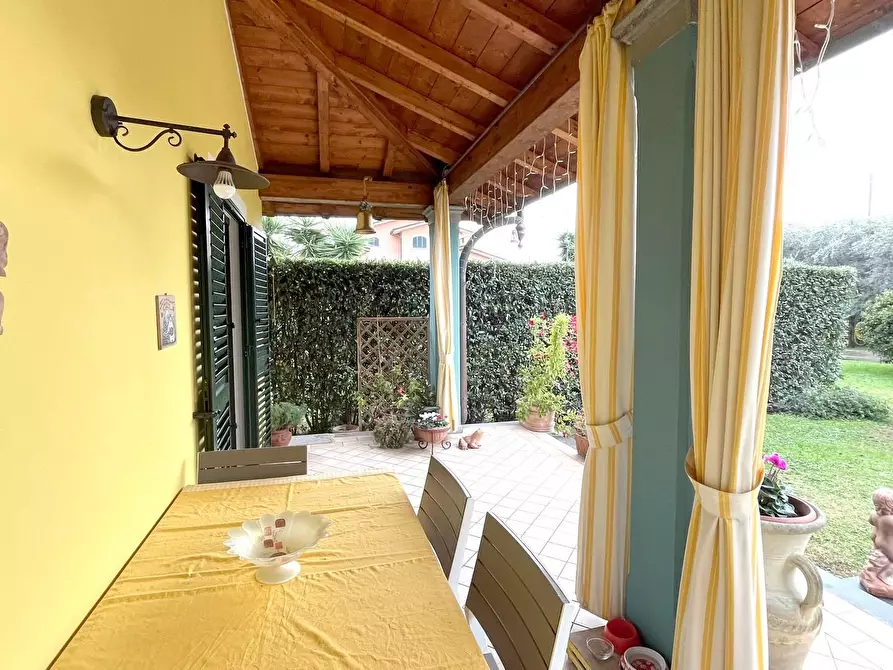 Immagine 4 di Villa in vendita  a Seravezza