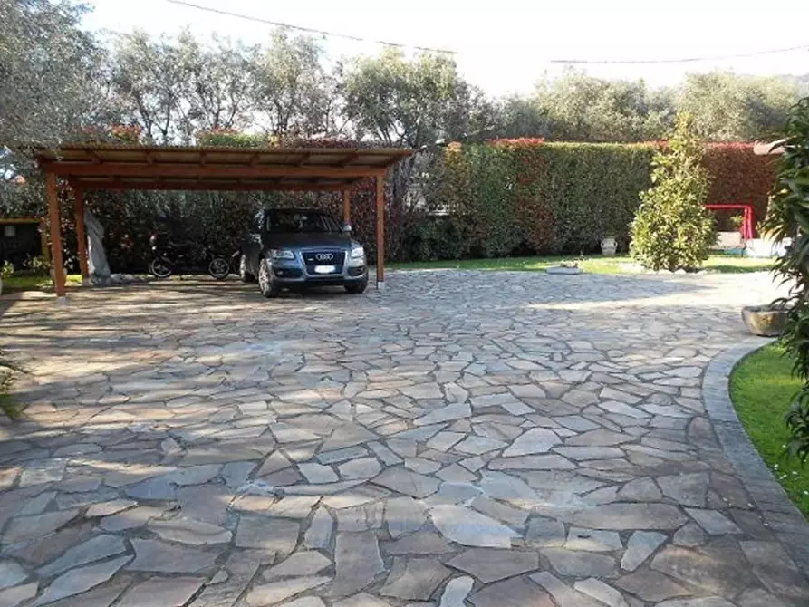 Immagine 12 di Villa in vendita  a Seravezza