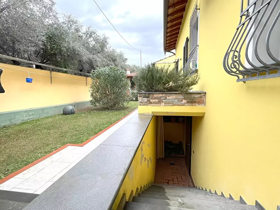 Immagine 6 di Villa in vendita  a Seravezza