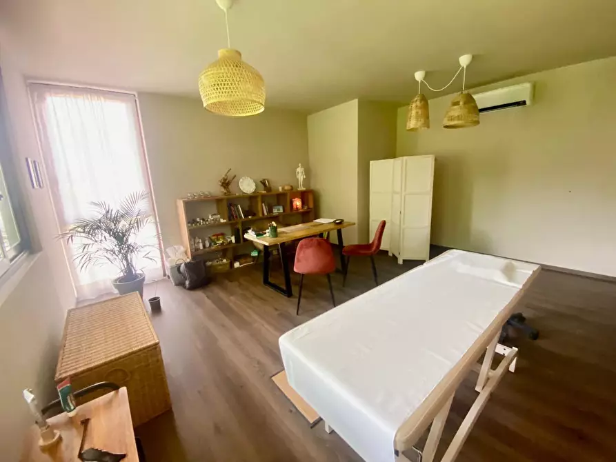 Immagine 20 di Ufficio in affitto  a Lucca