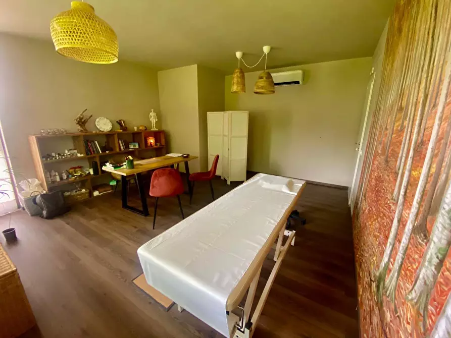 Immagine 21 di Ufficio in affitto  a Lucca