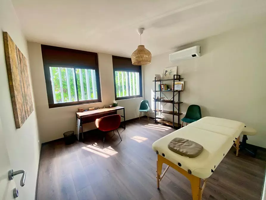 Immagine 6 di Ufficio in affitto  a Lucca