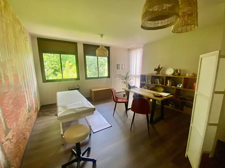 Immagine 22 di Ufficio in affitto  a Lucca