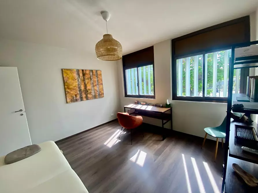 Immagine 8 di Ufficio in affitto  a Lucca