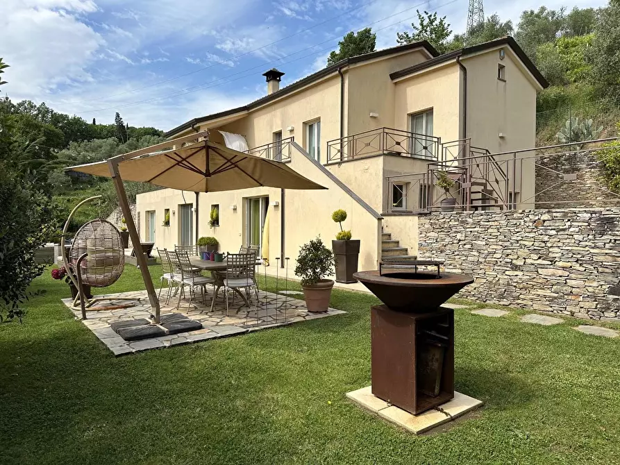 Immagine 1 di Villa in vendita  a Vezzano Ligure