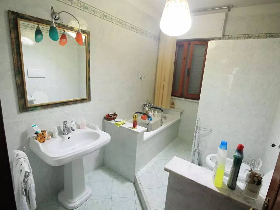 Immagine 25 di Casa colonica in vendita  a Empoli