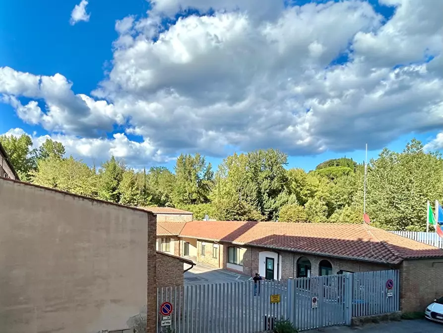Immagine 14 di Appartamento in vendita  a Siena