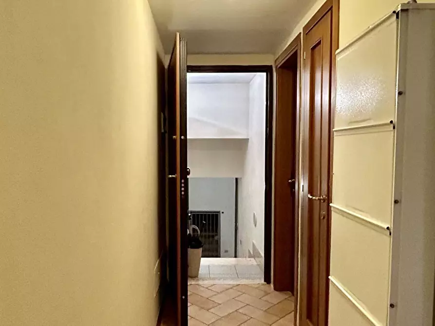 Immagine 13 di Appartamento in vendita  a Siena