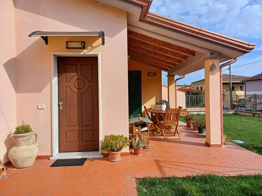 Immagine 1 di Casa quadrifamiliare in vendita  a Castelnuovo Magra
