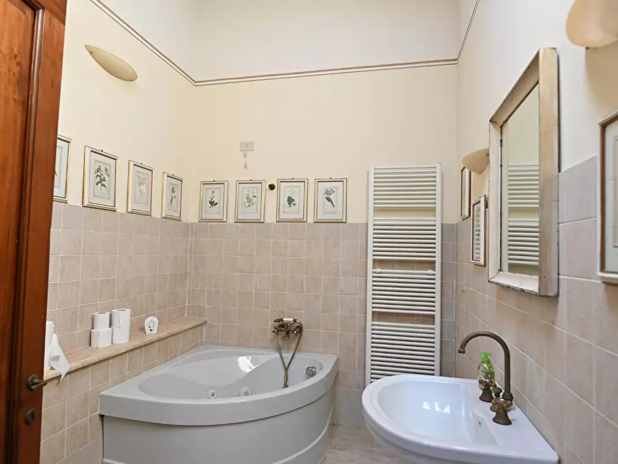 Immagine 26 di Villa in vendita  a Massarosa