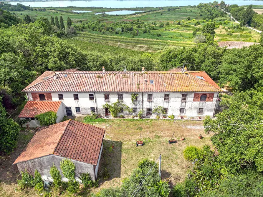 Immagine 1 di Villa in vendita  a Massarosa