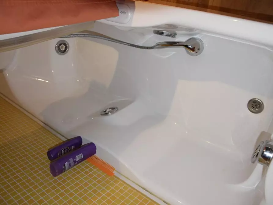 Immagine 14 di Appartamento in vendita  a Carrara