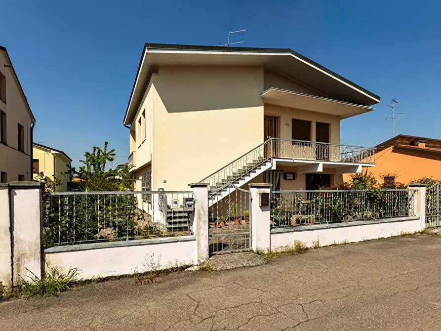 Immagine 24 di Villa in vendita  a Novi Di Modena