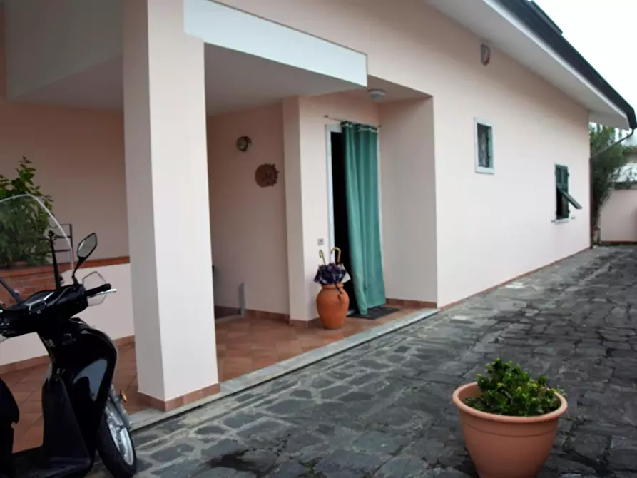 Immagine 16 di Villa in vendita  a Carrara