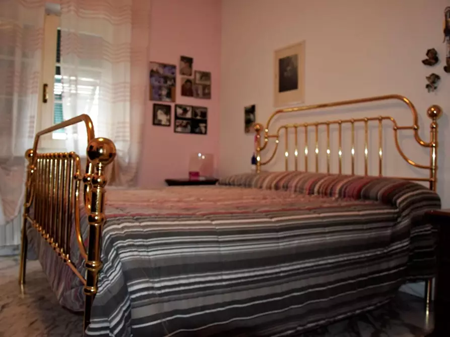 Immagine 23 di Villa in vendita  a Carrara