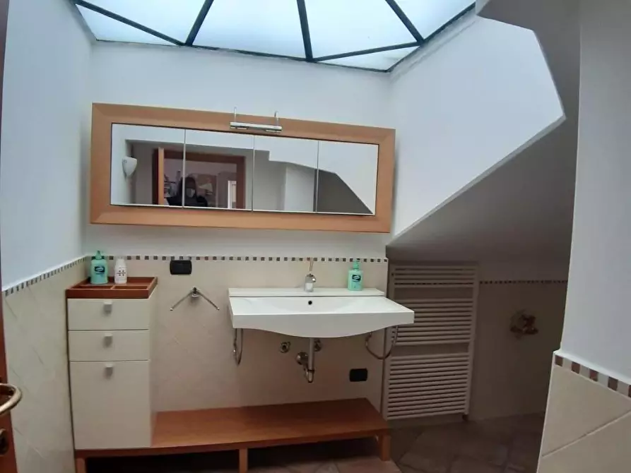 Immagine 43 di Villa in vendita  a Carrara