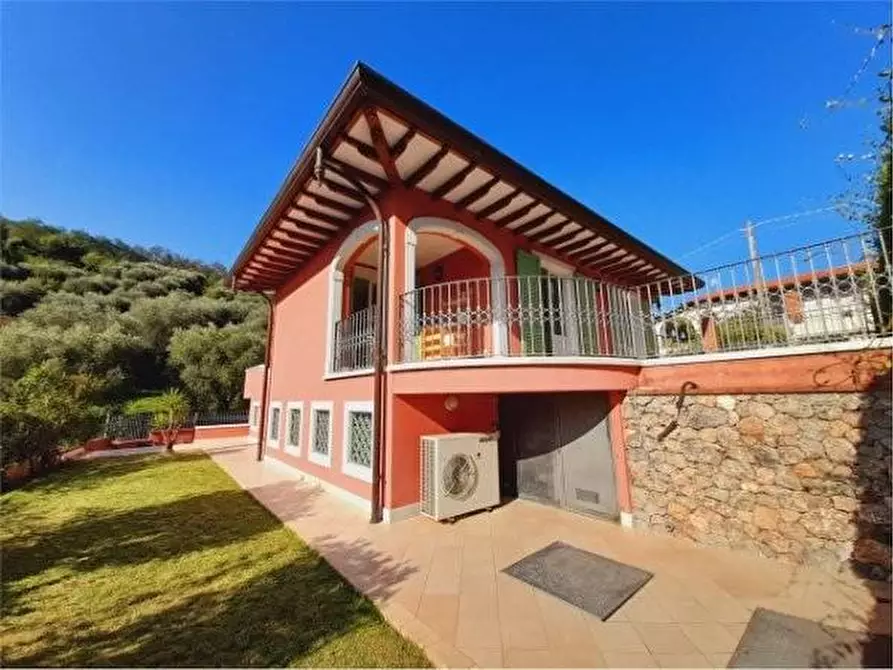 Immagine 7 di Villa in vendita  a Pietrasanta