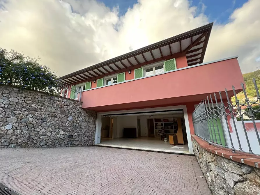 Immagine 5 di Villa in vendita  a Pietrasanta