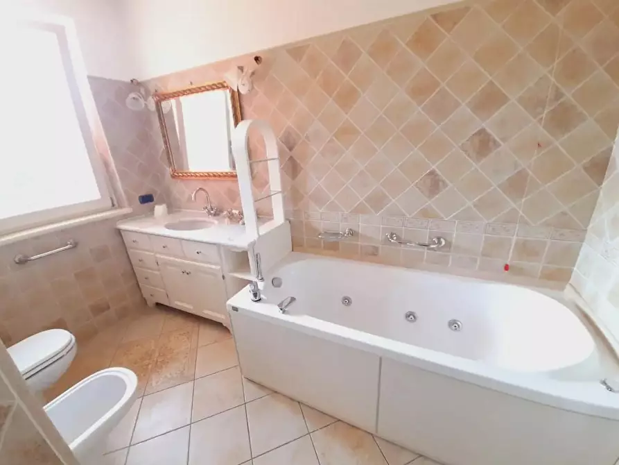 Immagine 20 di Villa in vendita  a Pietrasanta