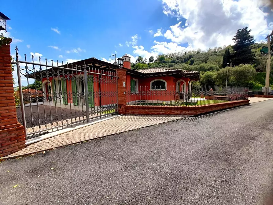 Immagine 6 di Villa in vendita  a Pietrasanta