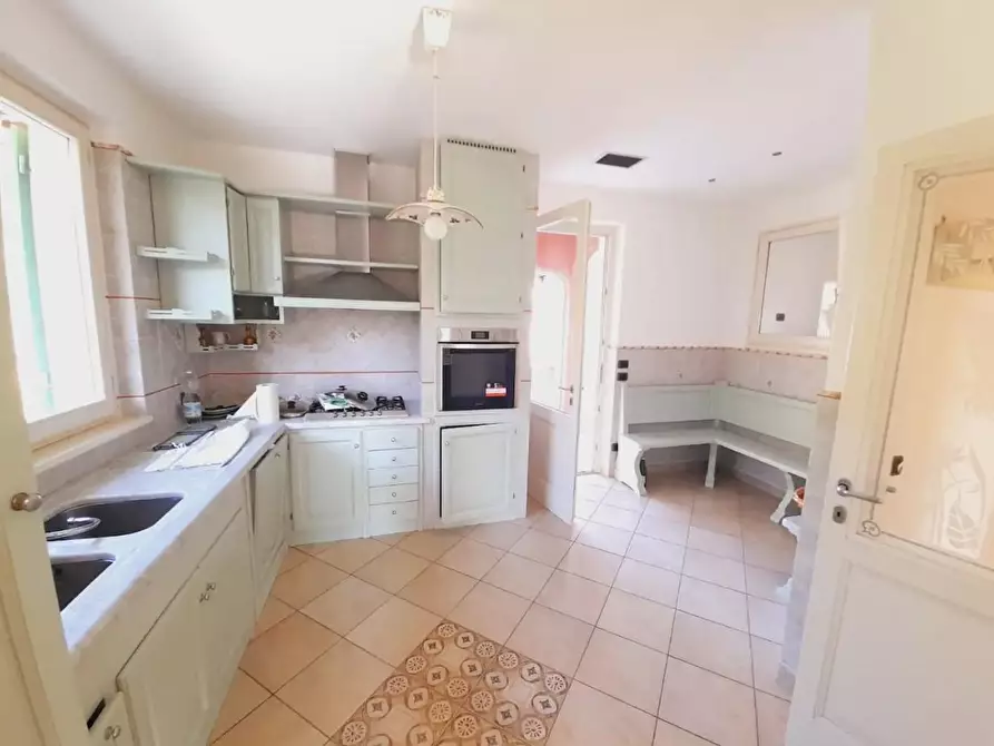 Immagine 17 di Villa in vendita  a Pietrasanta