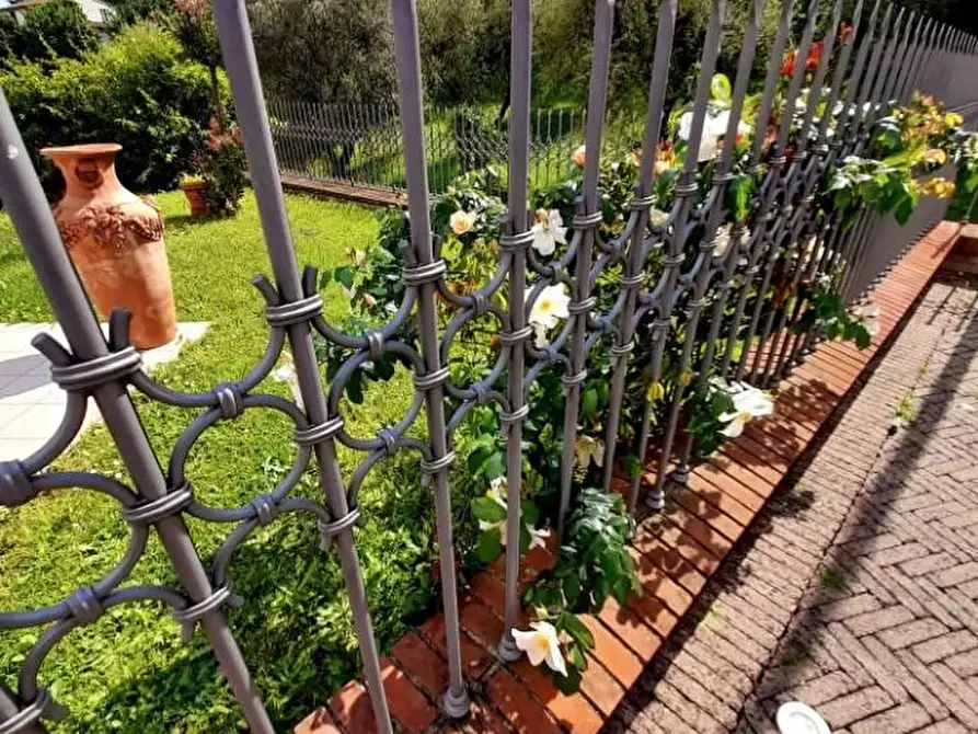 Immagine 9 di Villa in vendita  a Pietrasanta