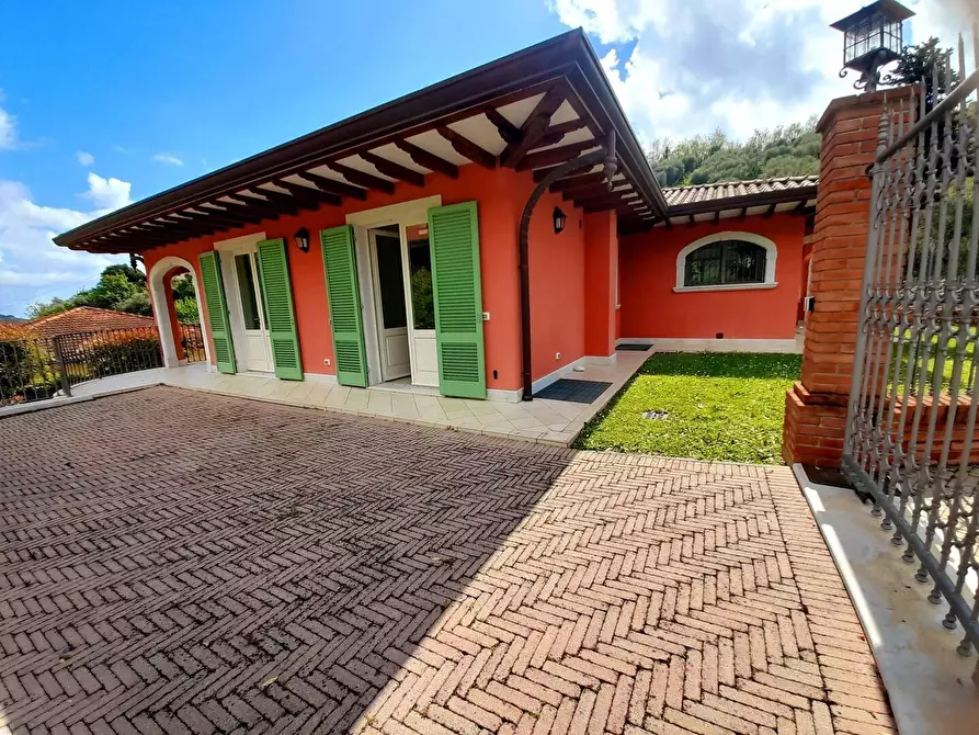 Immagine 4 di Villa in vendita  a Pietrasanta