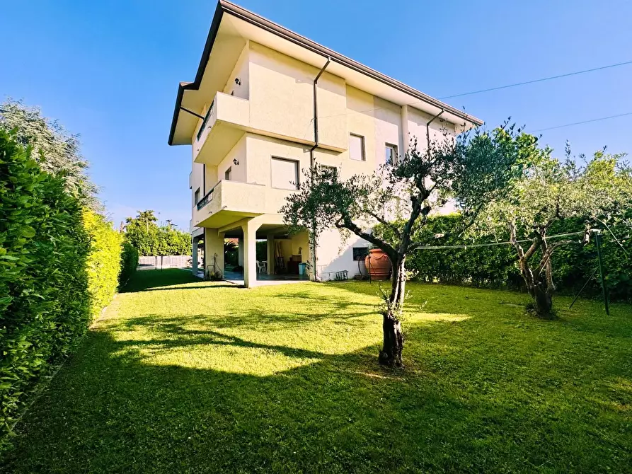 Immagine 1 di Casa semindipendente in vendita  a Pietrasanta