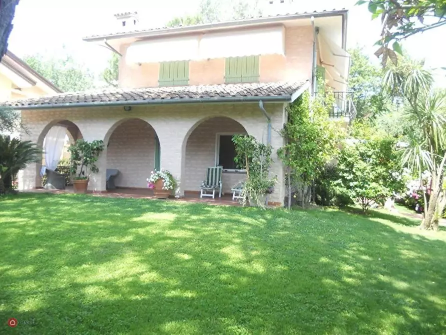 Immagine 2 di Villa in affitto  a Forte Dei Marmi