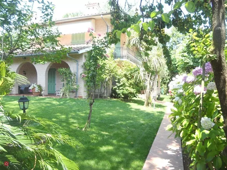 Immagine 1 di Villa in affitto  a Forte Dei Marmi