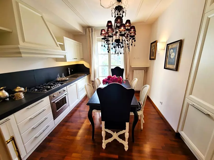 Immagine 2 di Appartamento in vendita  a Massa