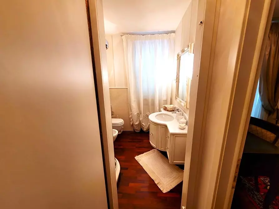 Immagine 24 di Appartamento in vendita  a Massa