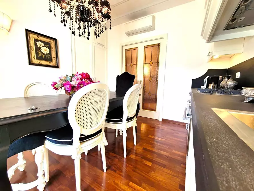 Immagine 4 di Appartamento in vendita  a Massa