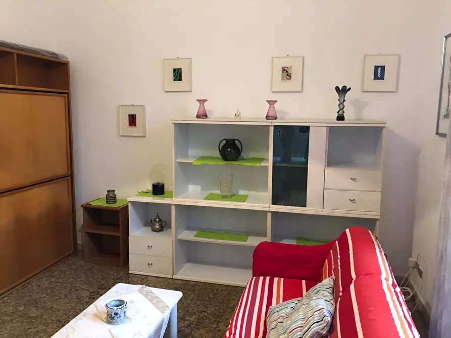 Immagine 2 di Porzione di casa in vendita  a Massa