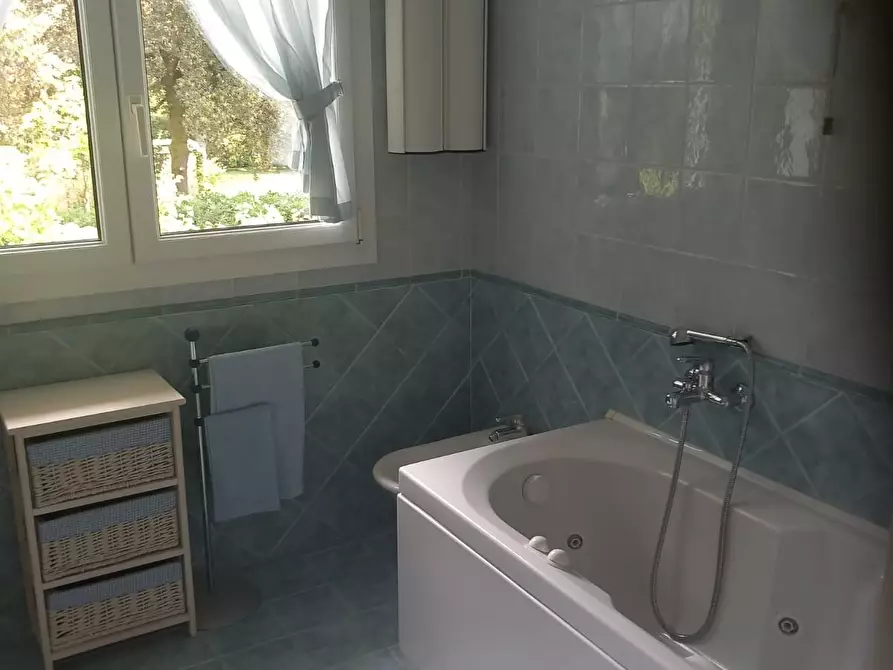 Immagine 19 di Villa in vendita  a Massa