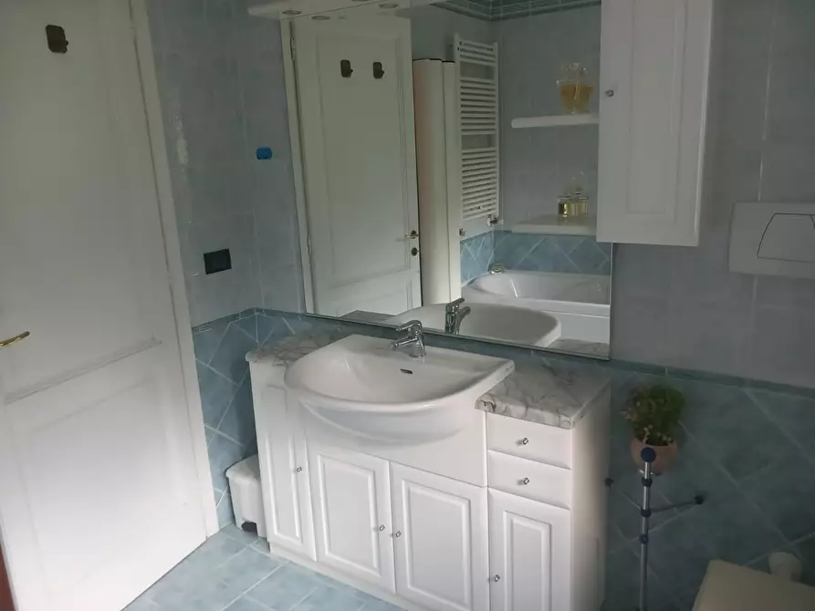 Immagine 25 di Villa in vendita  a Massa